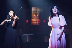 your-lie-in-april-mia-kobayashi-with-violinist-akiko-ishikawa-photo-craig-sugden