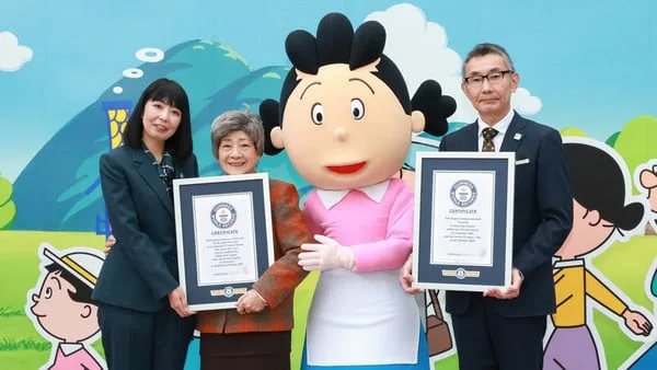 sazaesan-receives-official-certificate-top